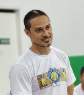 Mid-shot of Instrutor Futa.